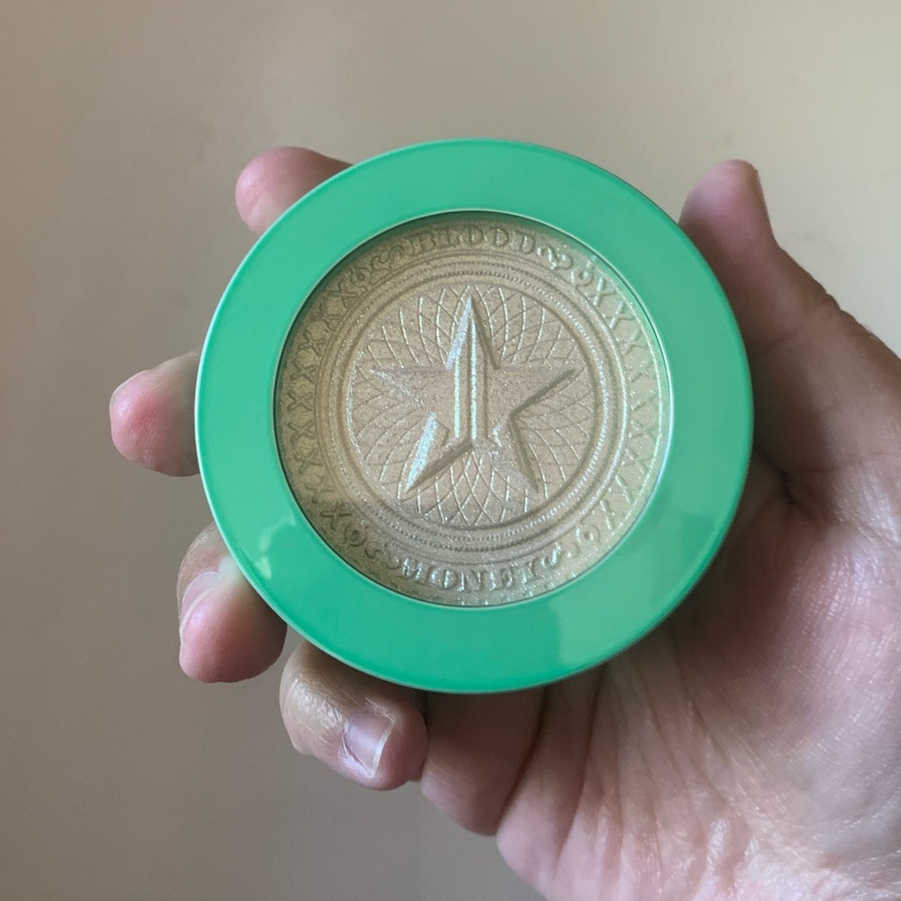 Jeffree Star Cosmetics extreme frost highlighter in shade stripper magic